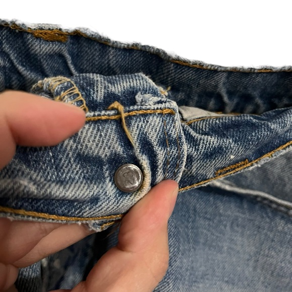 Vintage Levi’s Orange Tab Light Wash Cut Off Distressed Denim Shorts Size 10 - Picture 9 of 11